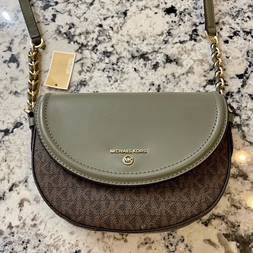 Michael Kors Jet Set Charm Half Dome Crossbody